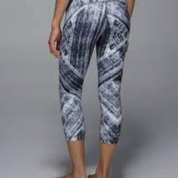 Lululemon Wunder Under Crop II Leggings Heat Wave Black and White Size 4 - Picture 2 of 12